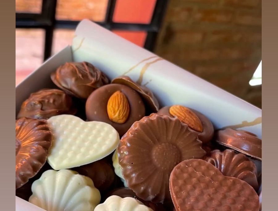 Caja de bombones surtidos de F&F Chocolates